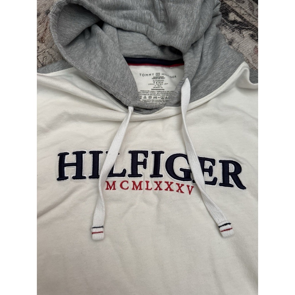 Tommy Hilfiger Men's White Sweatshirt With Roman Numeral Numbers Size Xl